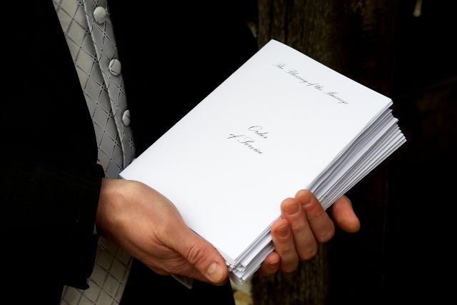 Il Sacro e il Pratico: Ottimizzare la Stampa Libretti Messa Matrimonio per un Ricordo Perfetto